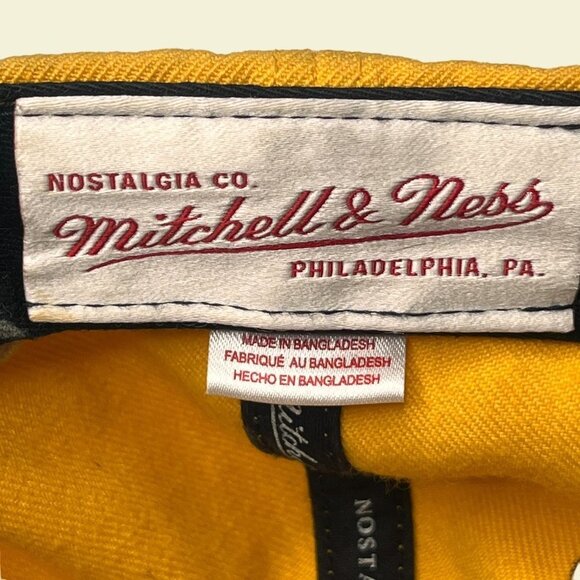 VTG Los Angeles Lakers Hat Men Snap Back Yellow Purple Adult NBA Mitchell & Ness - Picture 8 of 9